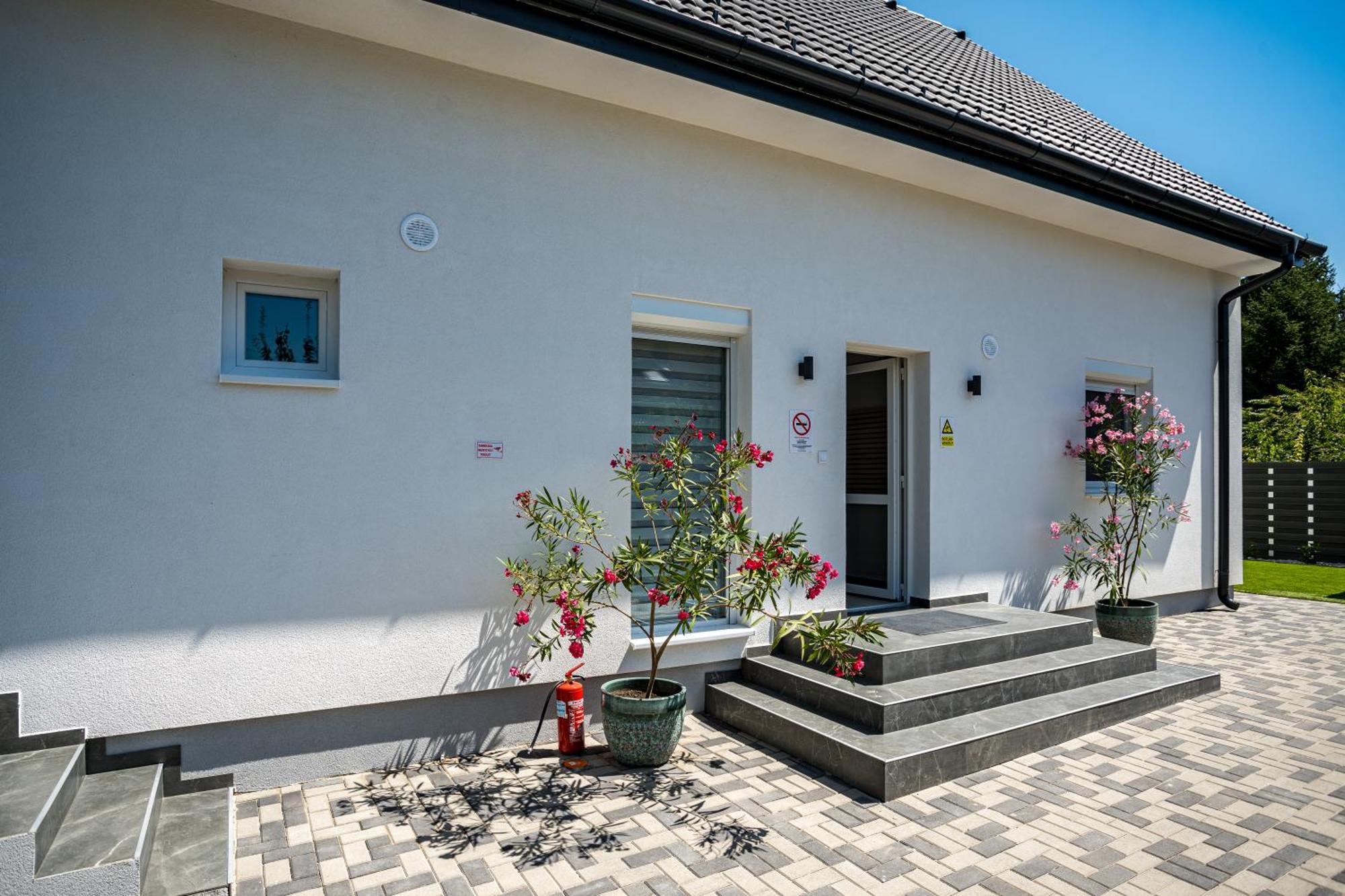 Balatonic Lime Apartmanhaz Siófok Buitenkant foto